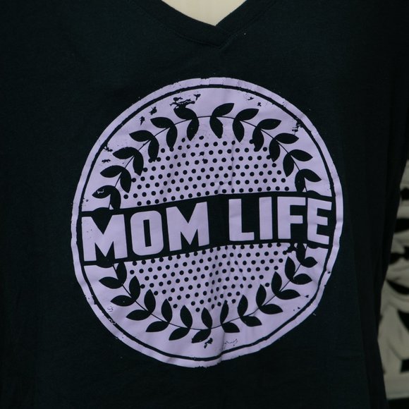Moms Life tshirt - Picture 3 of 8
